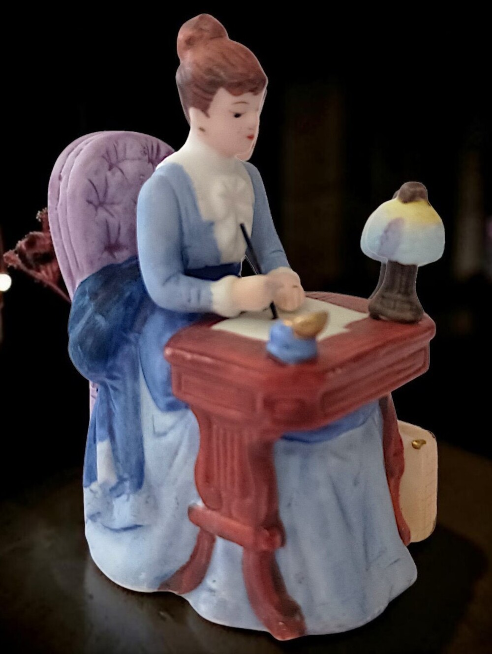 Avon Mrs Albee Figurine 1985 Presidents Club Award Porcelain Victorian Lady